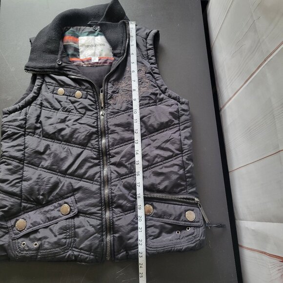 Maurices Women’s Quilted Western Vest, M, Black, Floral Embroidery, Warm Vest - Picture 8 of 8